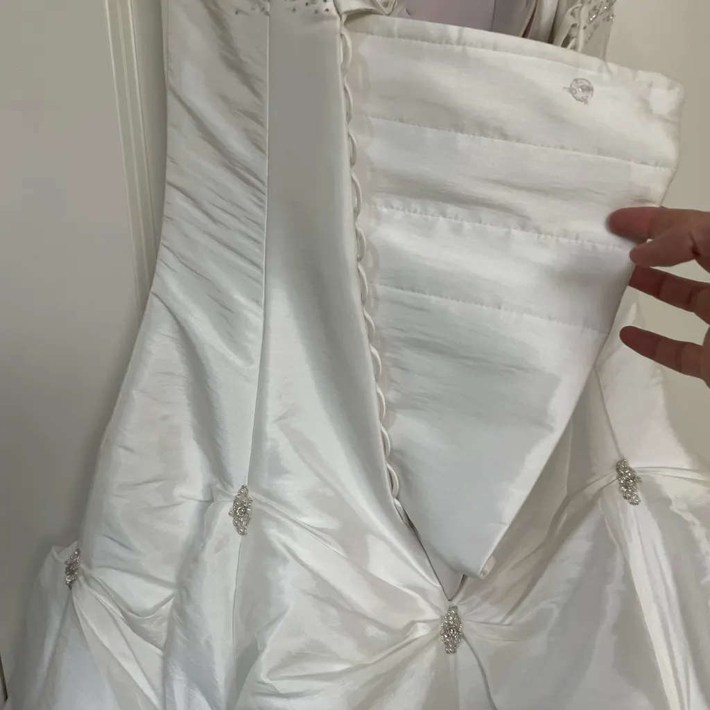 Maggie Sottero wedding dress size 8! White - Image 13