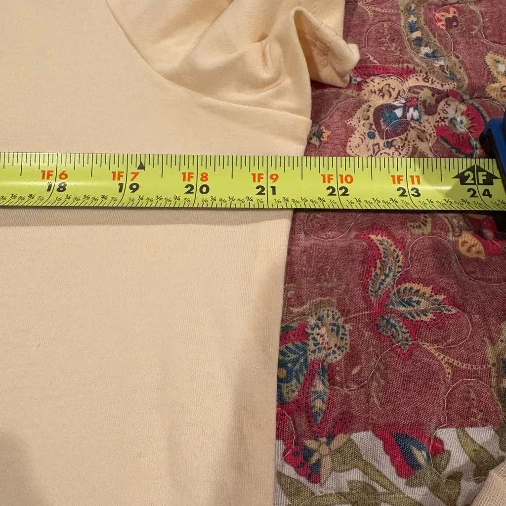 Women’s Cream Graphic T - Image 6