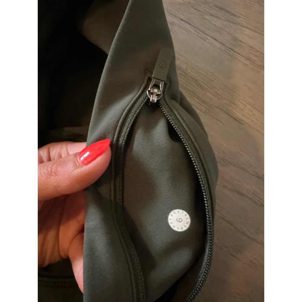 Lululemon Speed Up Tight Mesh 28" Camo Green Size 6 - Image 6