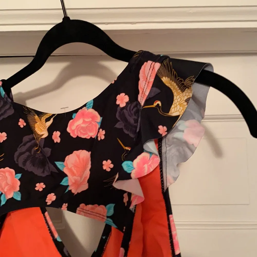 NWT Time and Tru rose/bird print ruffle swim top - Image 5