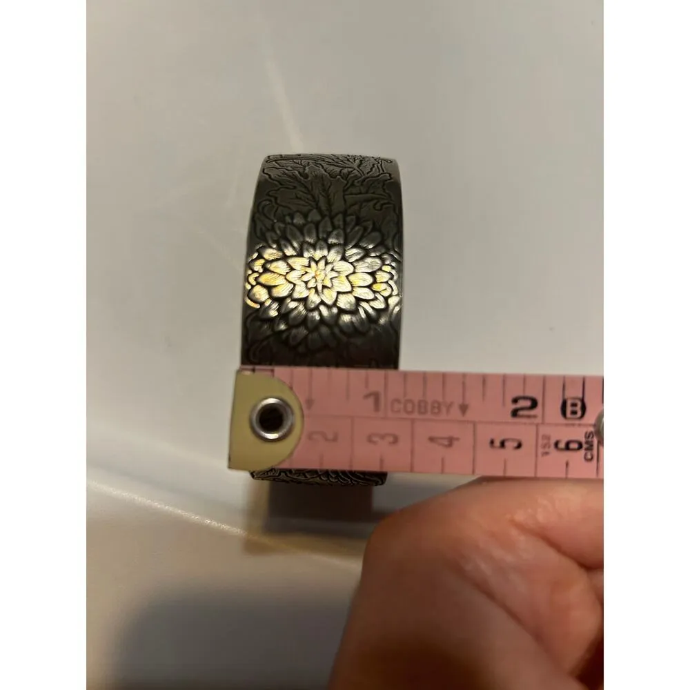 Salisbury Pewter Birth Month November Chrysanthemum Bangle Bracelet Silver - Image 9