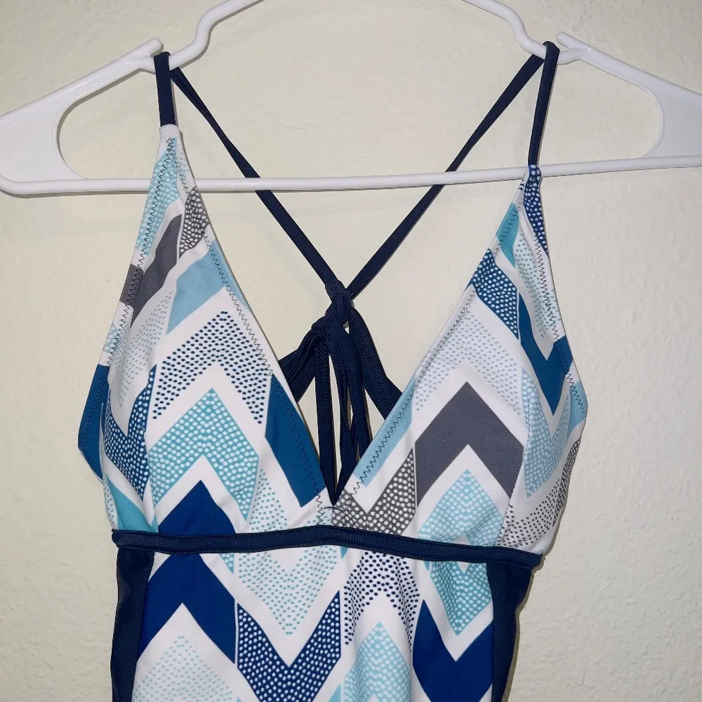 Cupshe Blue White Zig Zag Design One Piece Bathing Suit women's size medium - Image 2