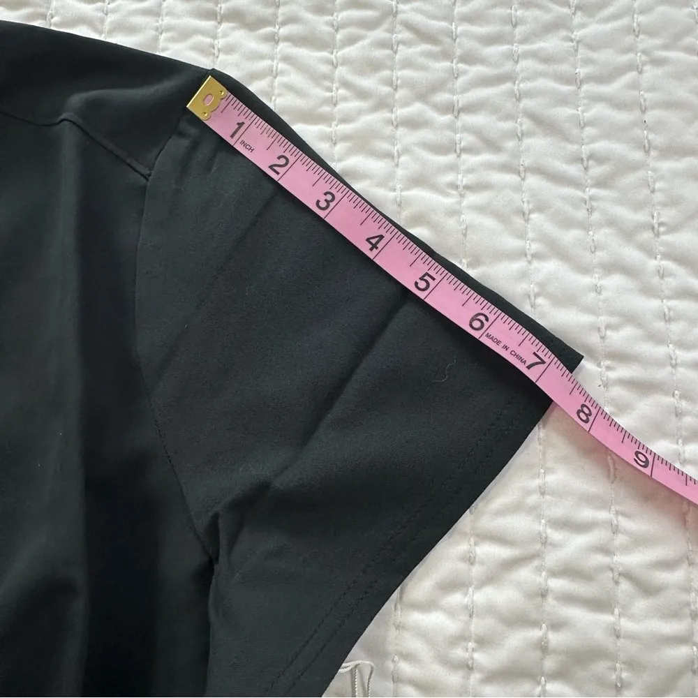 Figs ScrubsTop Women’s XS Stretch Pockets black with Yellow Logo Medical Wear - Image 13