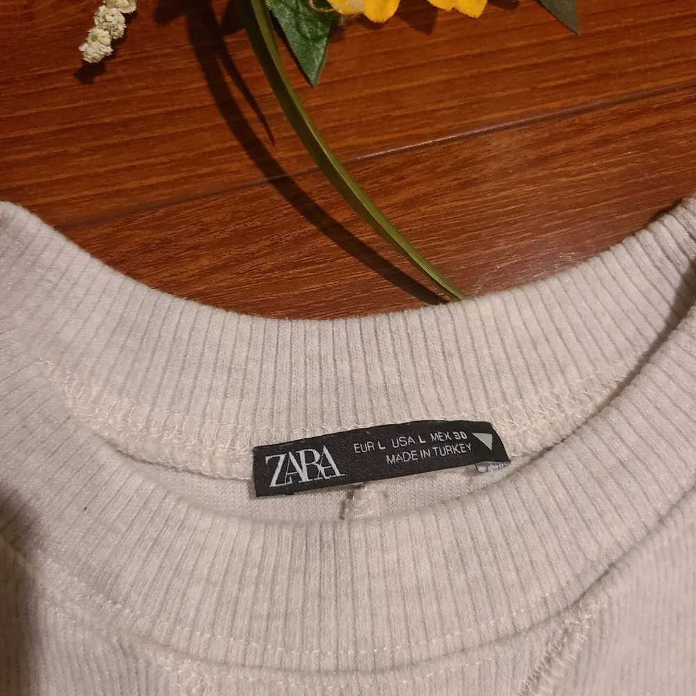 ZARA  Off White Crop Top Sweater Size L - Image 3