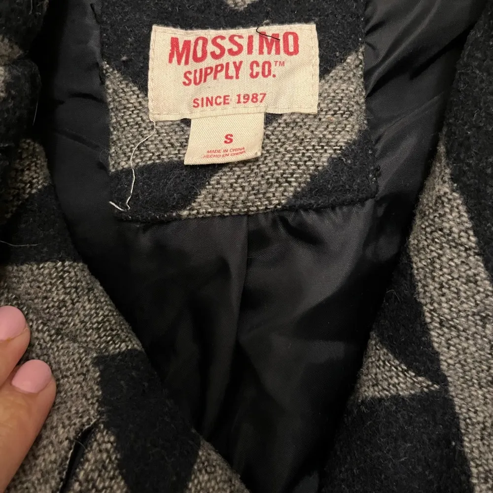 Mossimo Coat in good condition . Gentle used. - Image 3