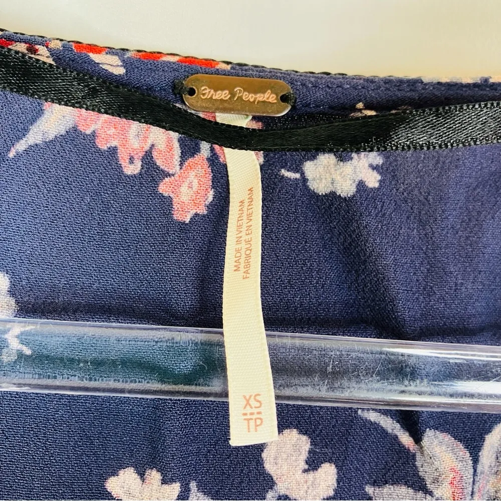 Free People | The Way The World Turns Navy Floral Button Long Sleeve Top XS - Image 4