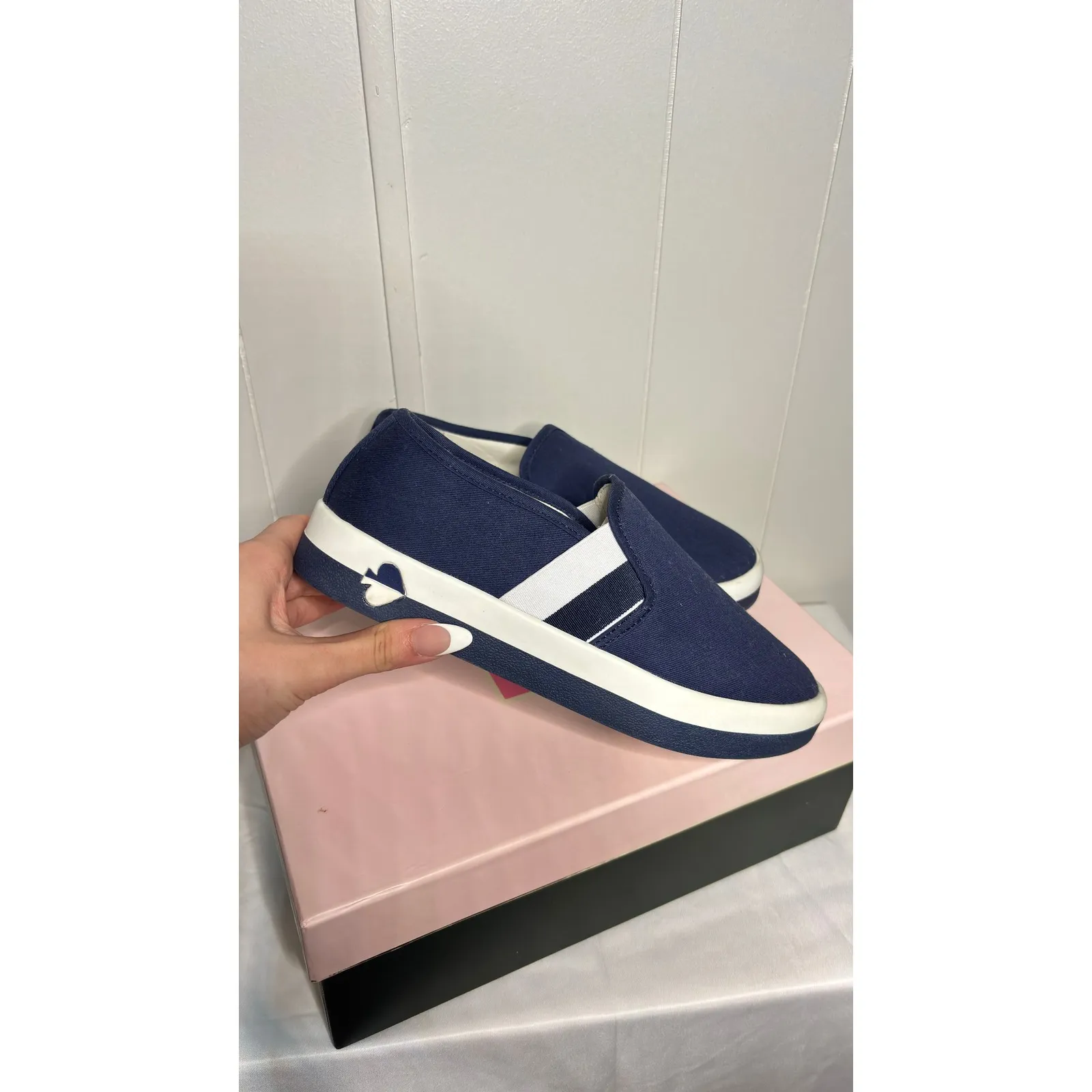 $158 NIB Kate Spade Sandy Slip On Sneakers Navy White Canvas Women's Size 6 - Image 3