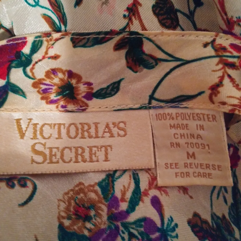 Victorias Secret M Field of Flowers Floral Night Gown - Image 2