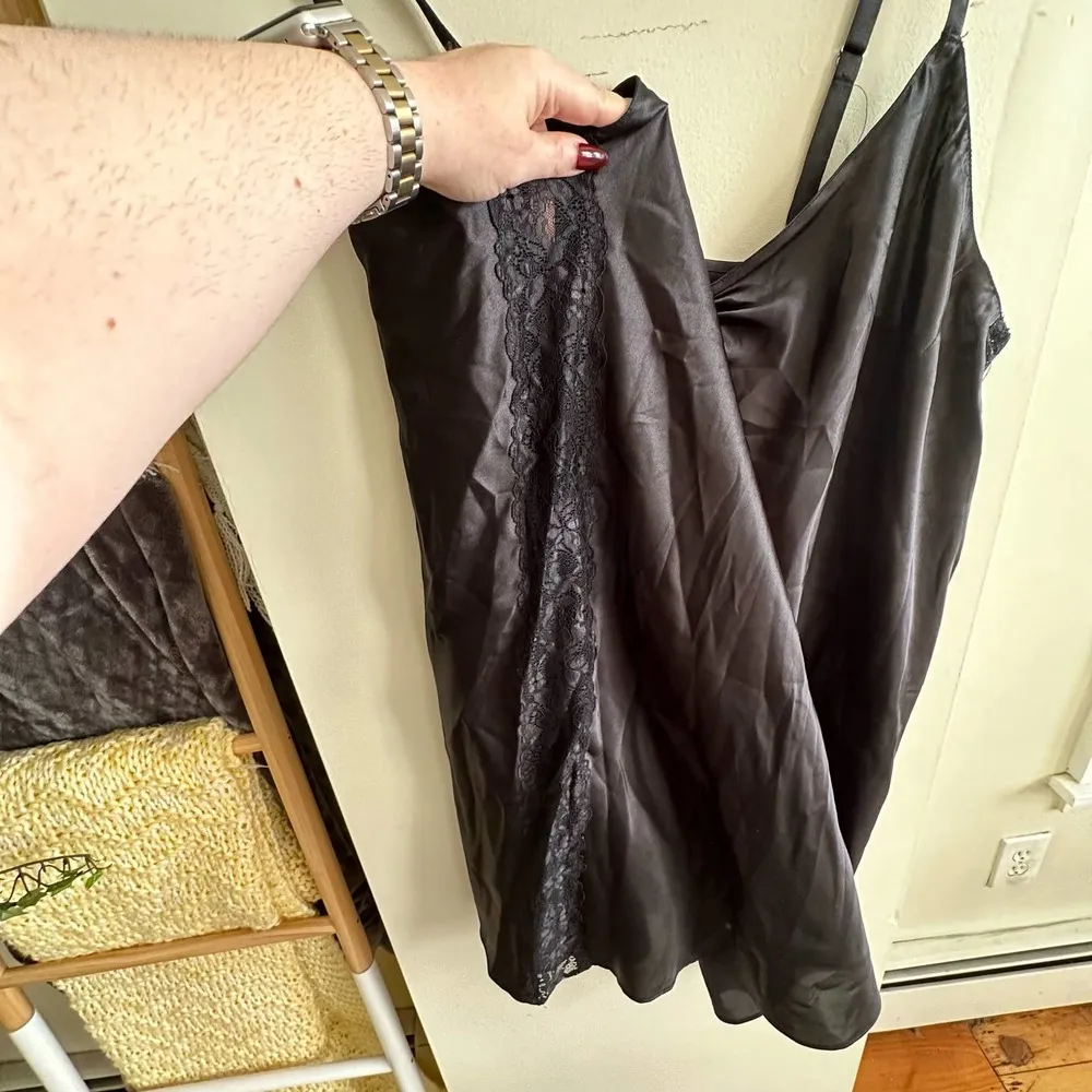 Morgan Taylor Woman Black Satin Nightgown Size 2X - Image 5