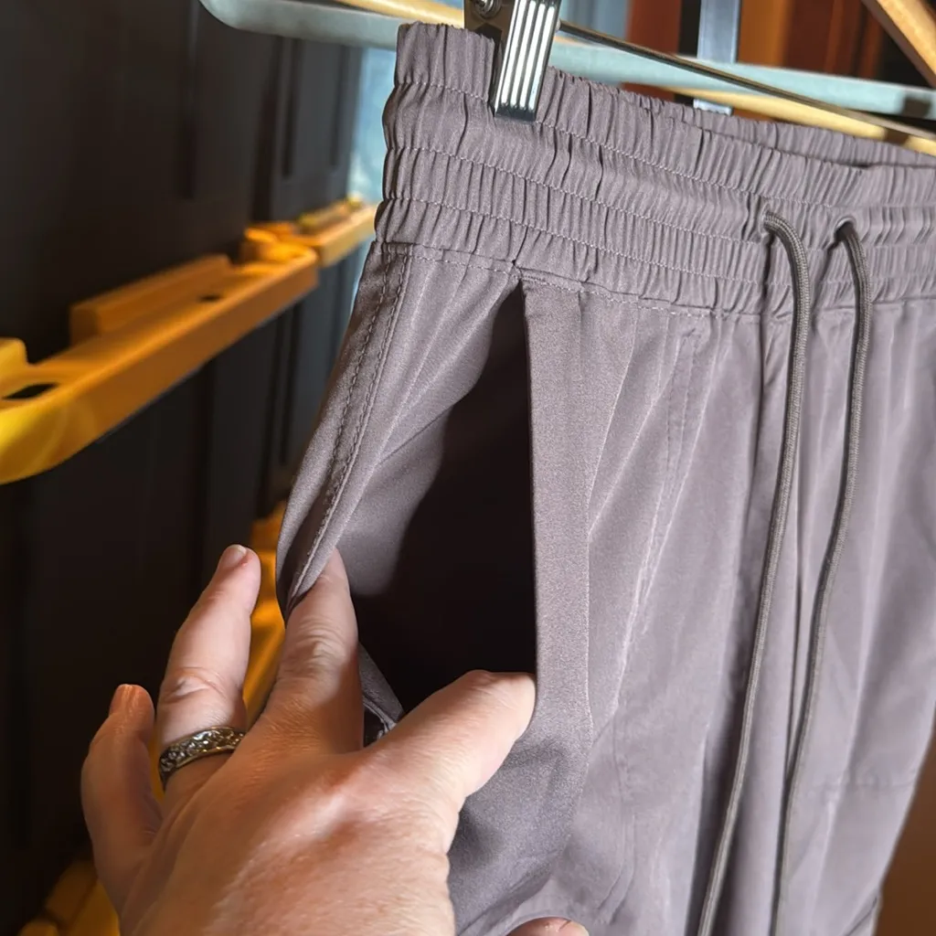 Old Navy High Waisted StretchTech Cargo Joggers Brown Size Small - Image 8