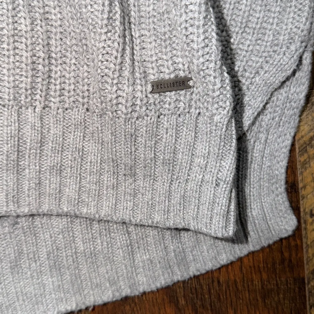 Gray Ribbed Knit Sweater Hollister Soft Size small Preppy - Image 3