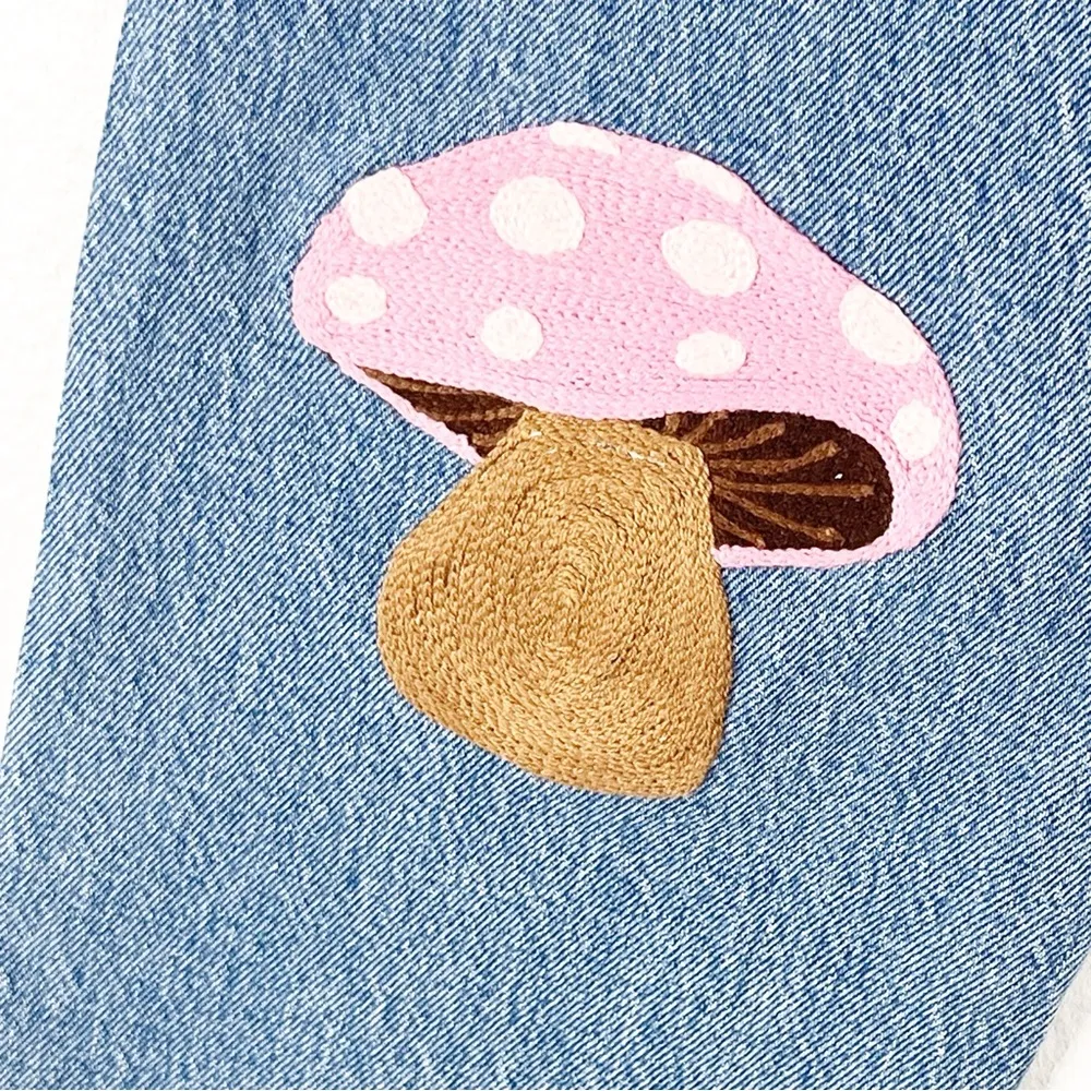 LEVI’S Wedgie Straight Pink Button Fly Tag Label Graphic Fray Hem Jeans, Size 26 - Image 5