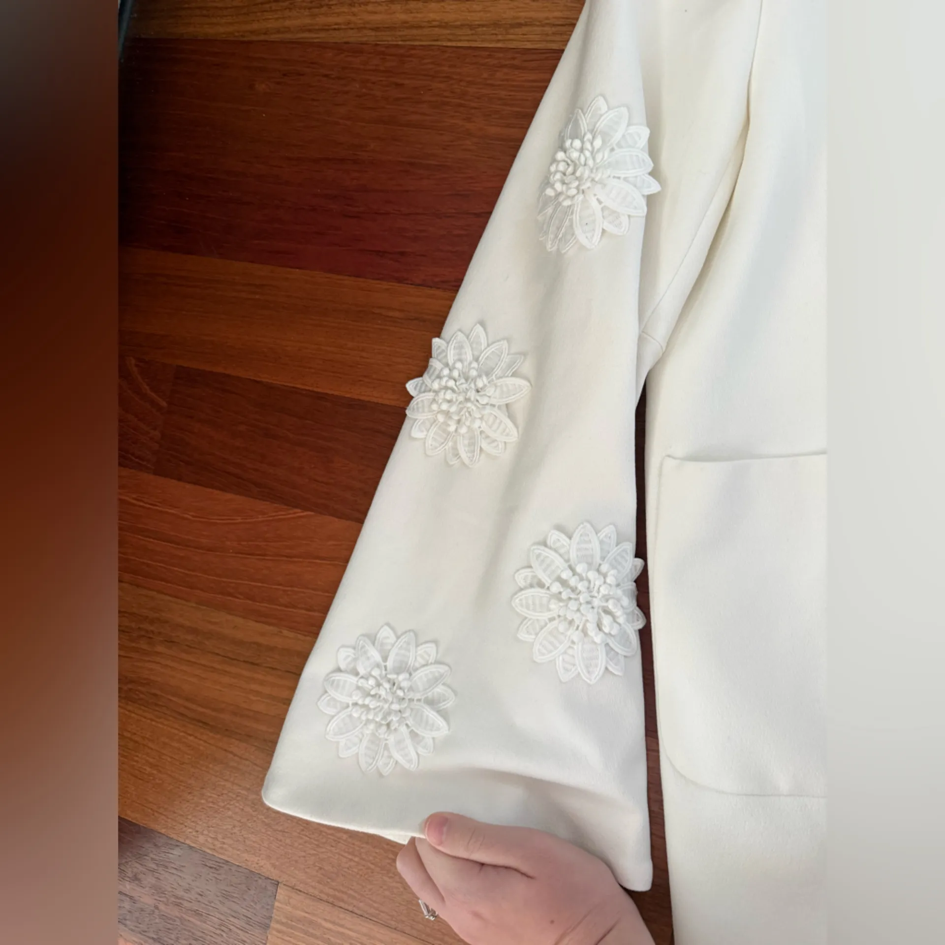 Zara Basic Floral Embroidered Sleeve White Blazer Coat - Image 3