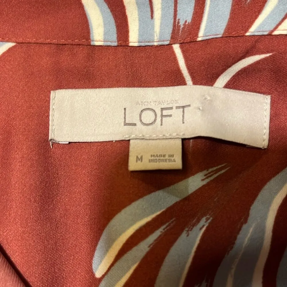 Ann Taylor Loft sz Medium wave motif half button up shirt - Image 3