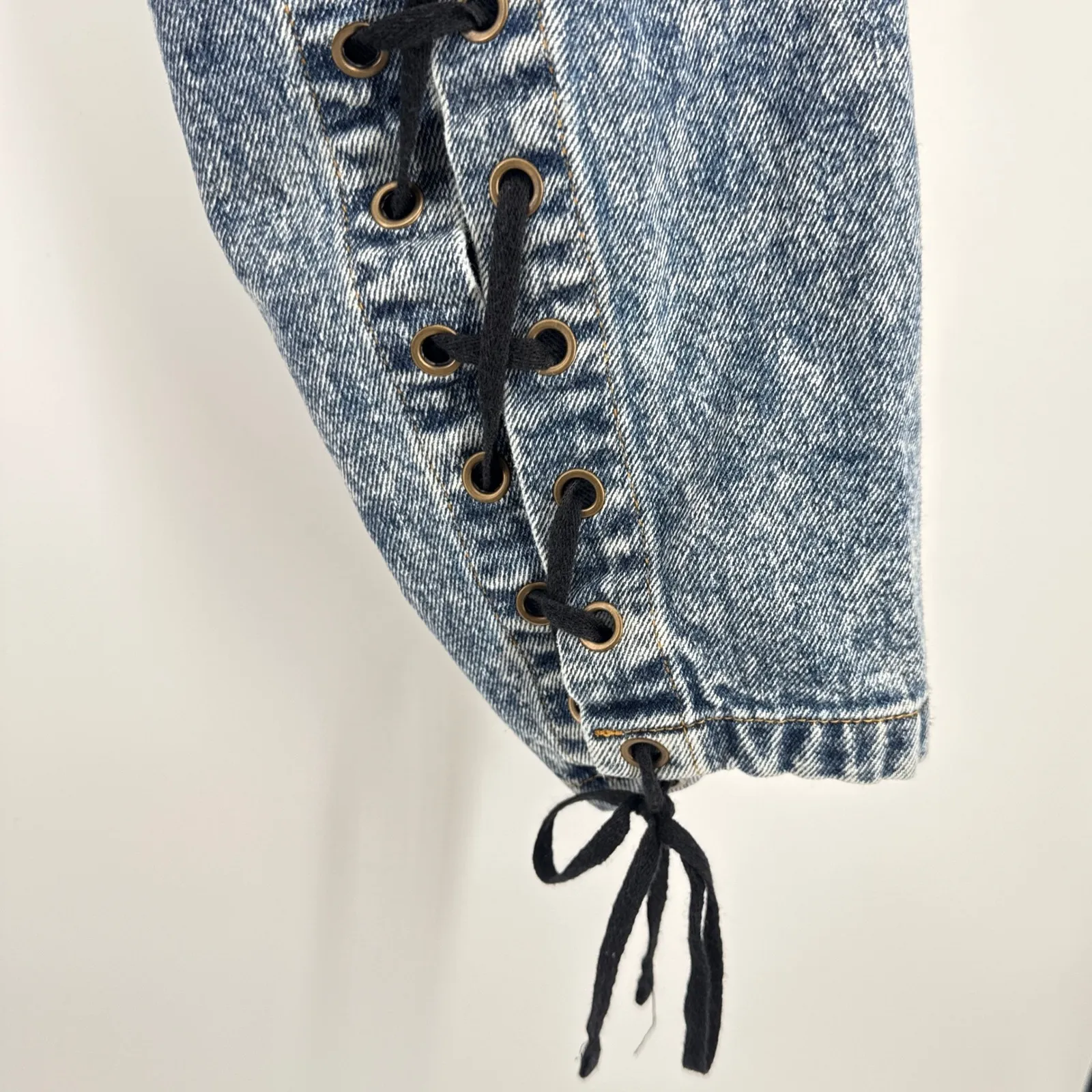 POL Embroidered Cropped Denim Jacket Lace Up Sleeves Acid Wash Blue Floral Large - Image 5