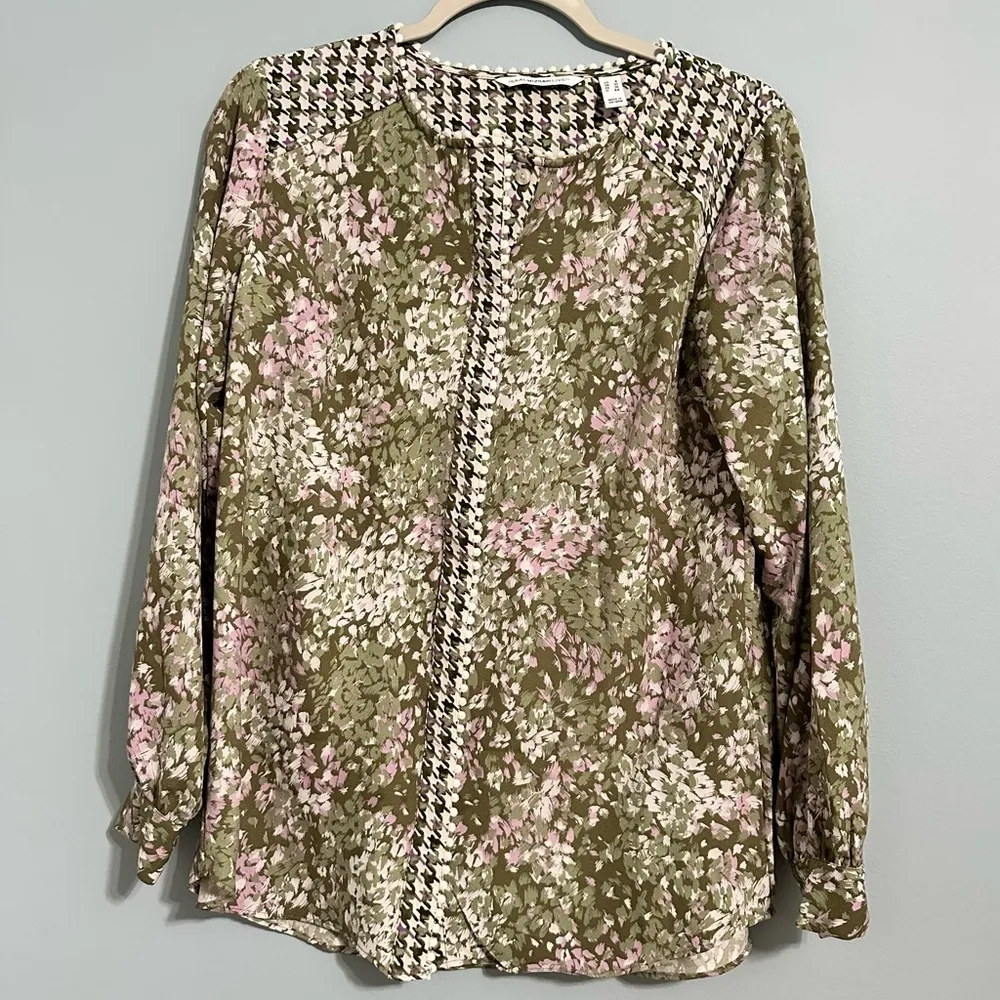 Women’s Isaac Mizrahi Live Button Down Blouse 6 - Image 2