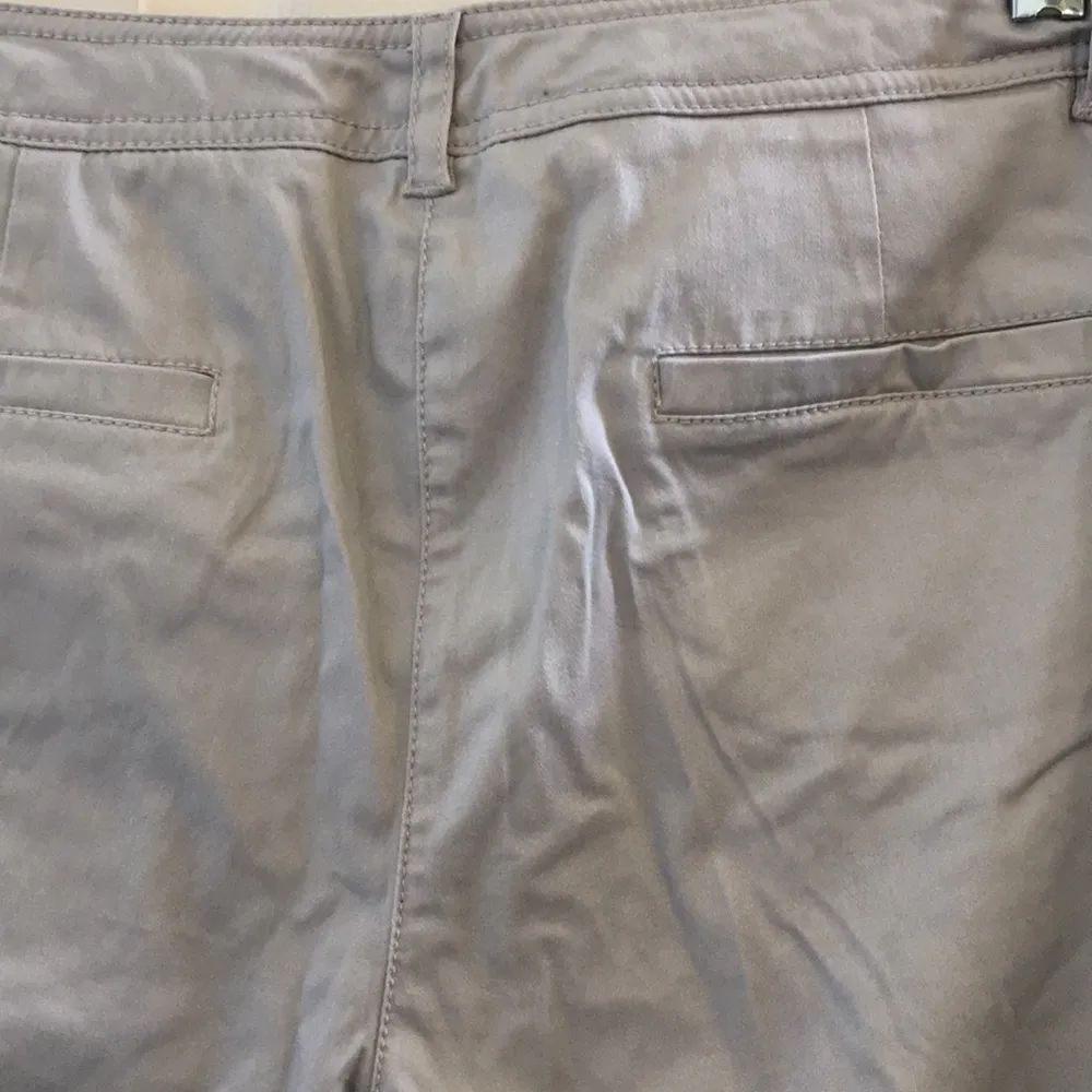 FINAL MARKDOWN Zac and Rachel capris 10 - Image 4