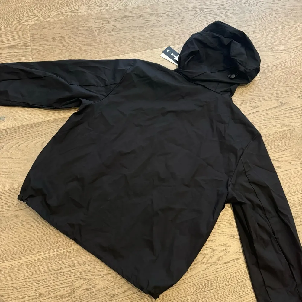 Aritzia  TnAction Windbreaker Black - Image 4