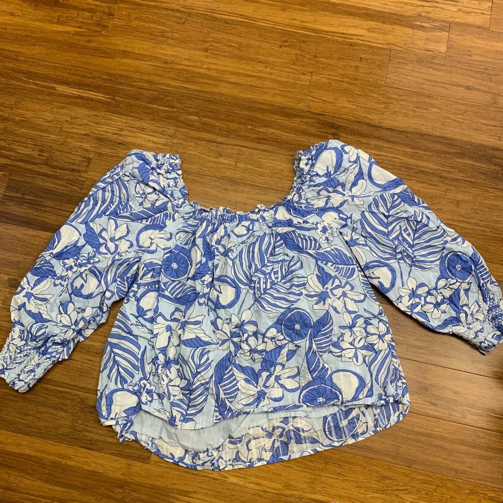 Vineyard Vines Painted‎ Palm Beach Ruffle Blouse Blue Floral Smocked Size Large - Image 4