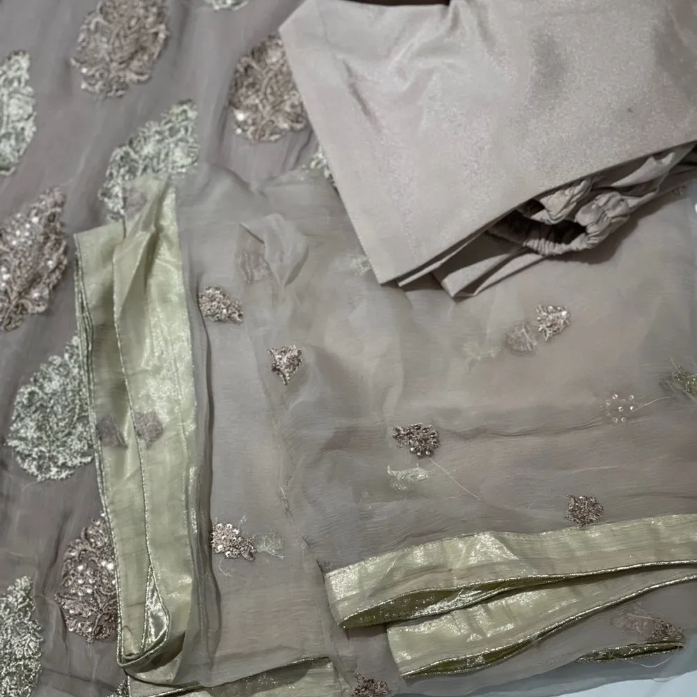 NWOT3 piece Indian Pakistani outfit Tan - Image 3