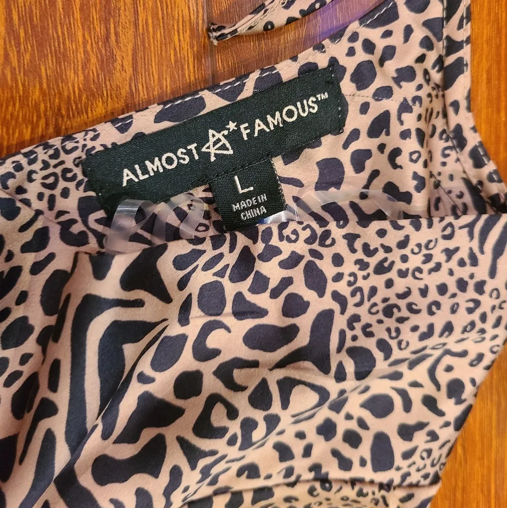 e Animal Print Longsleeve Open Back Blouse Size Large - Image 8