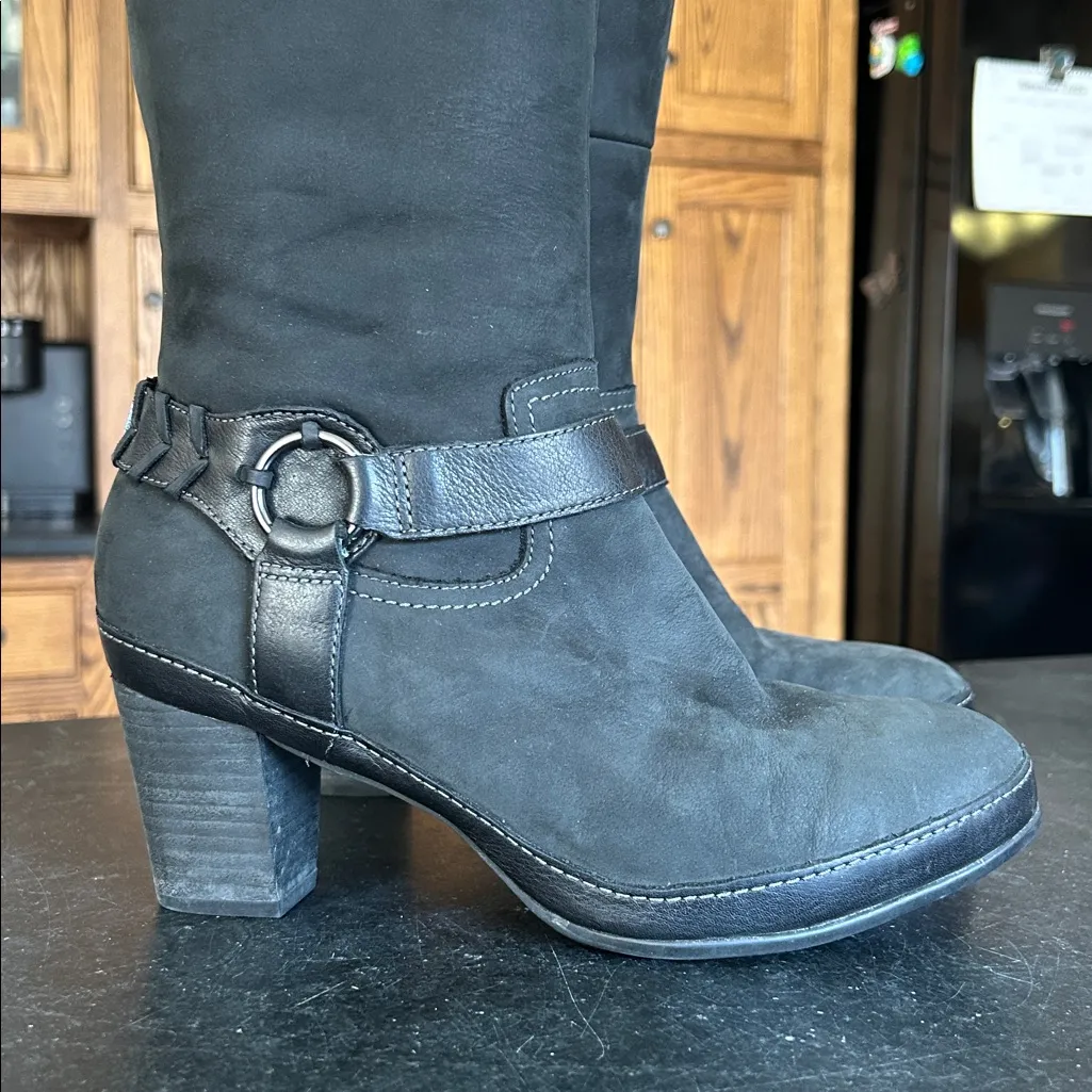 Clarks Knee High Boots Black Leather Riding Harness Heeled Boots Womens‎ Size 7W - Image 2