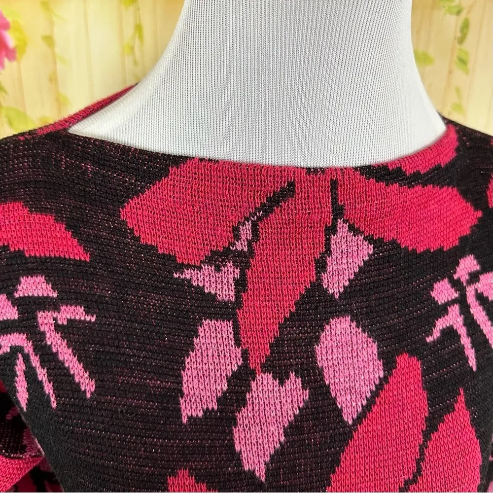 VINTAGE Pink and Black Floral Sweater Size undefined - Image 3