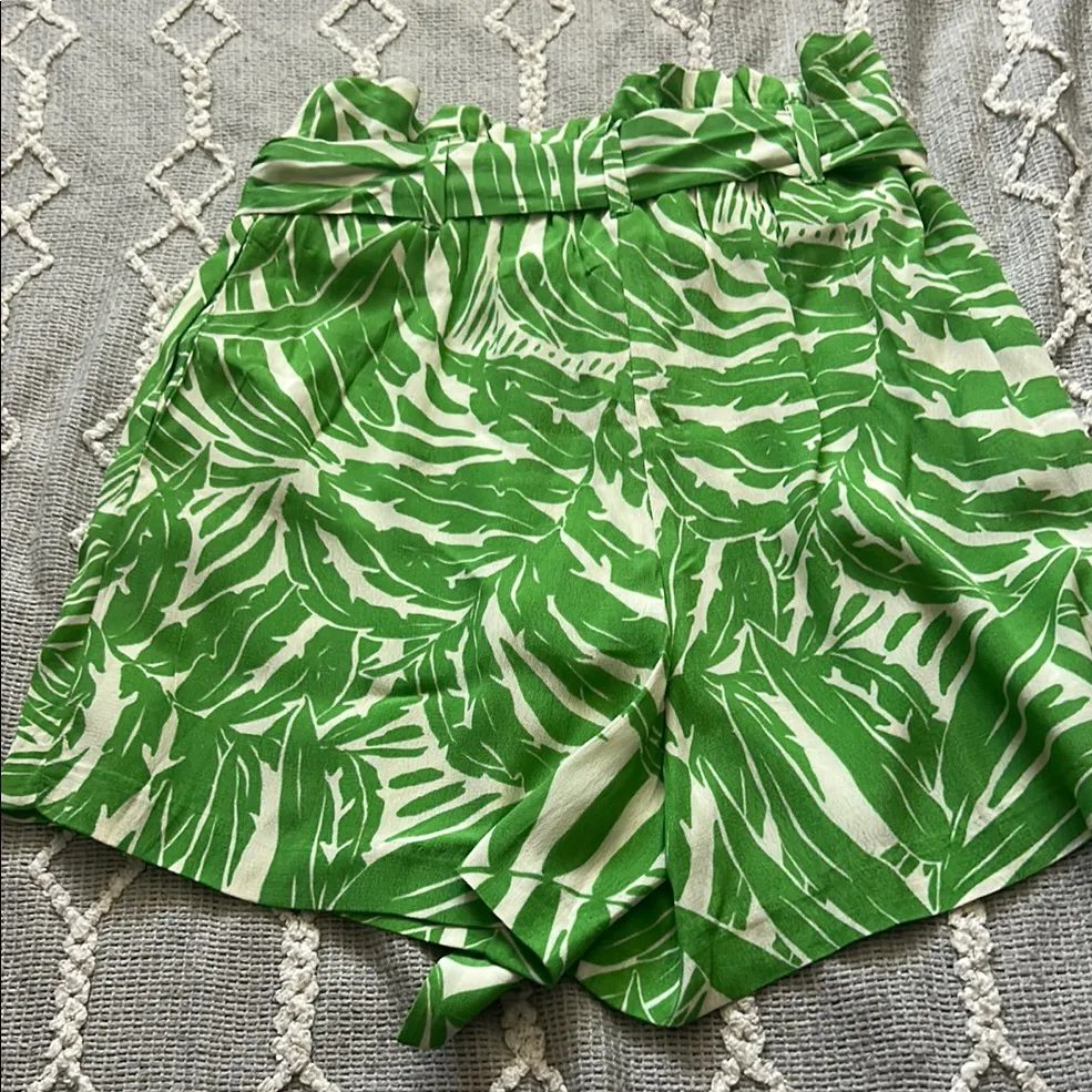 Mango Green Leaf Pattern High Waist Shorts - Image 8