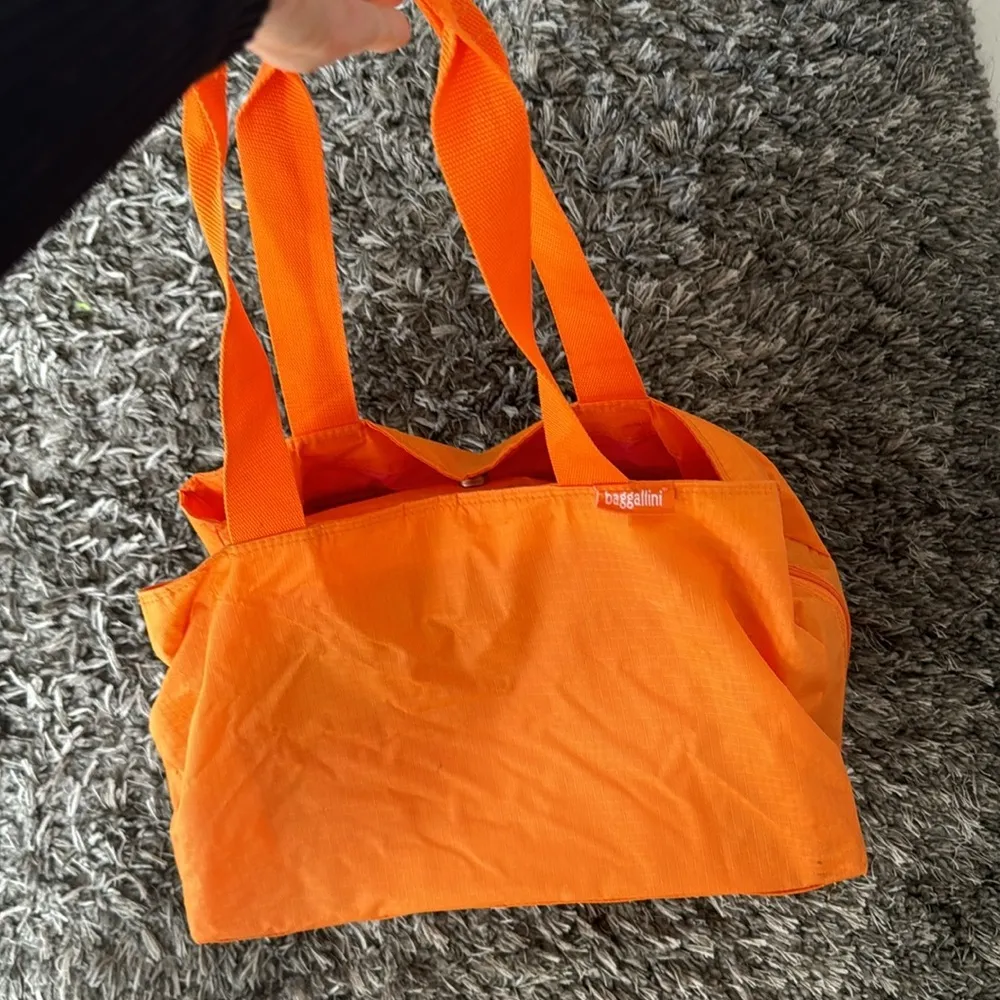 Baggallini orange carry all nylon tote large with pink lining - Image 6