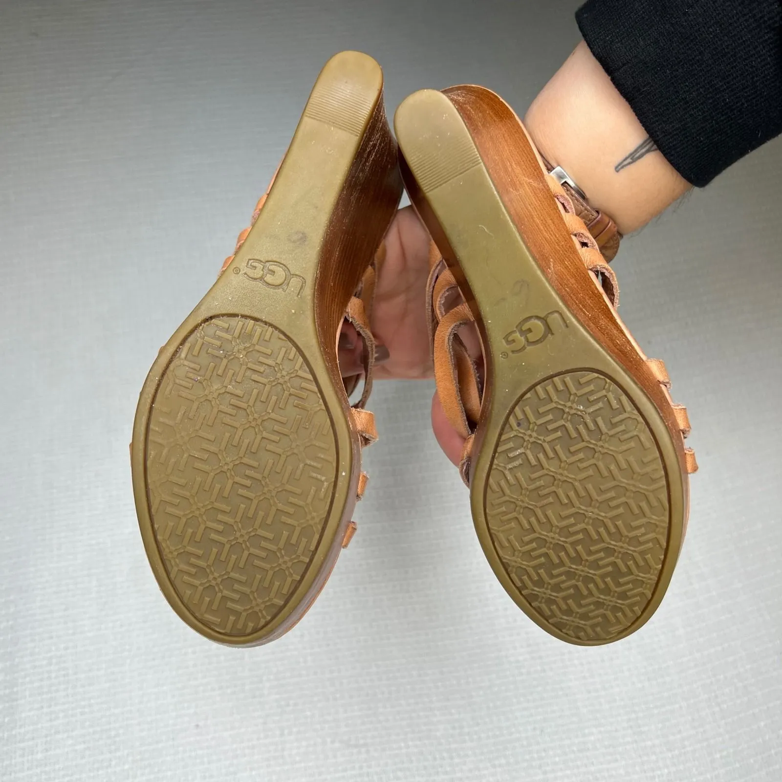UGG Australia Mattie Tan Leather‎ Strappy Wedge Sandals Women's Size 7 Shoes - Image 4