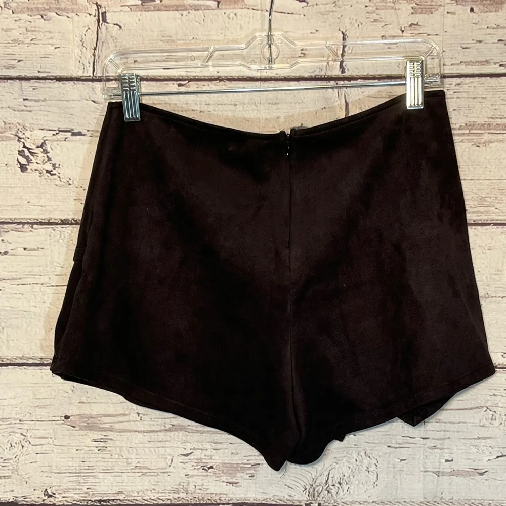 HEARTBEEPS Asymmetrical Hem Skort Faux Suede Black-Medium - Image 2