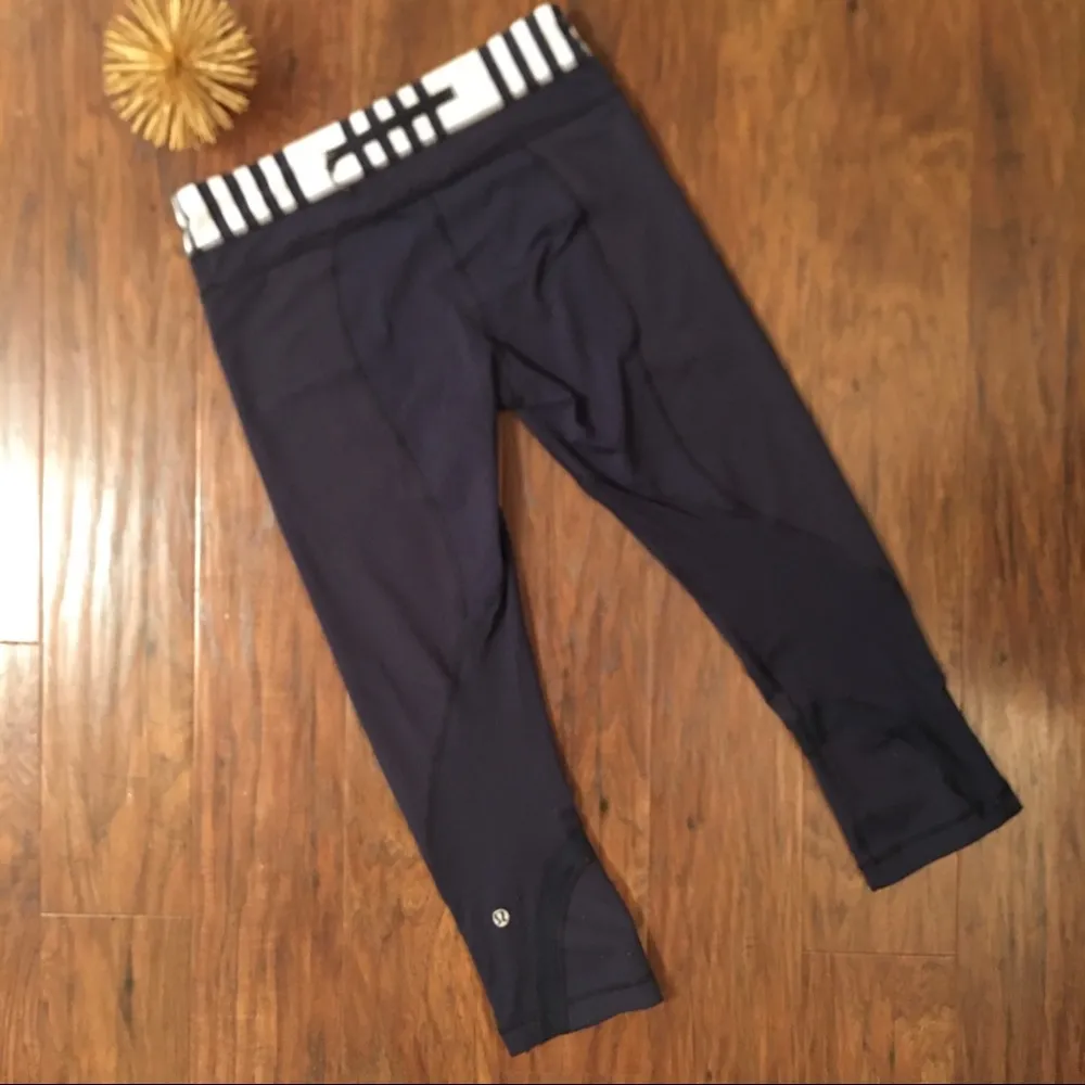 Lululemon Run: Inspire Crop II in Inkwell/Ocean Stripe Inkwell Size 6 Navy Blue - Image 7