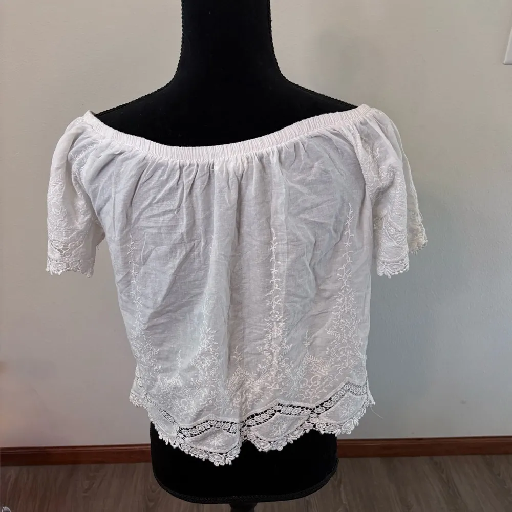 Full Tilt Cottagecore White Cotton Lace Embroidered Cropped Top Size Small​​ - Image 2