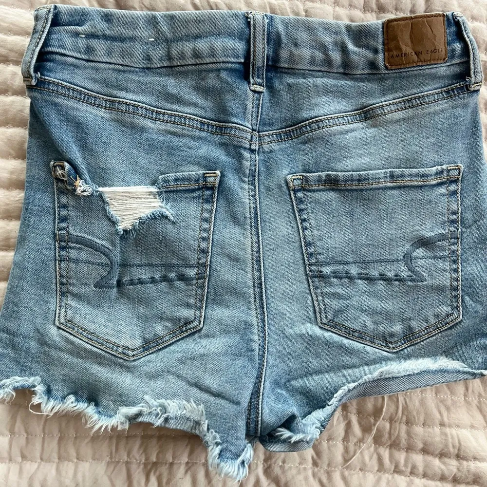 American Eagle Outfitters Blue Distressed Jean curvy High-Waisted Shortie Size 4 - Image 6