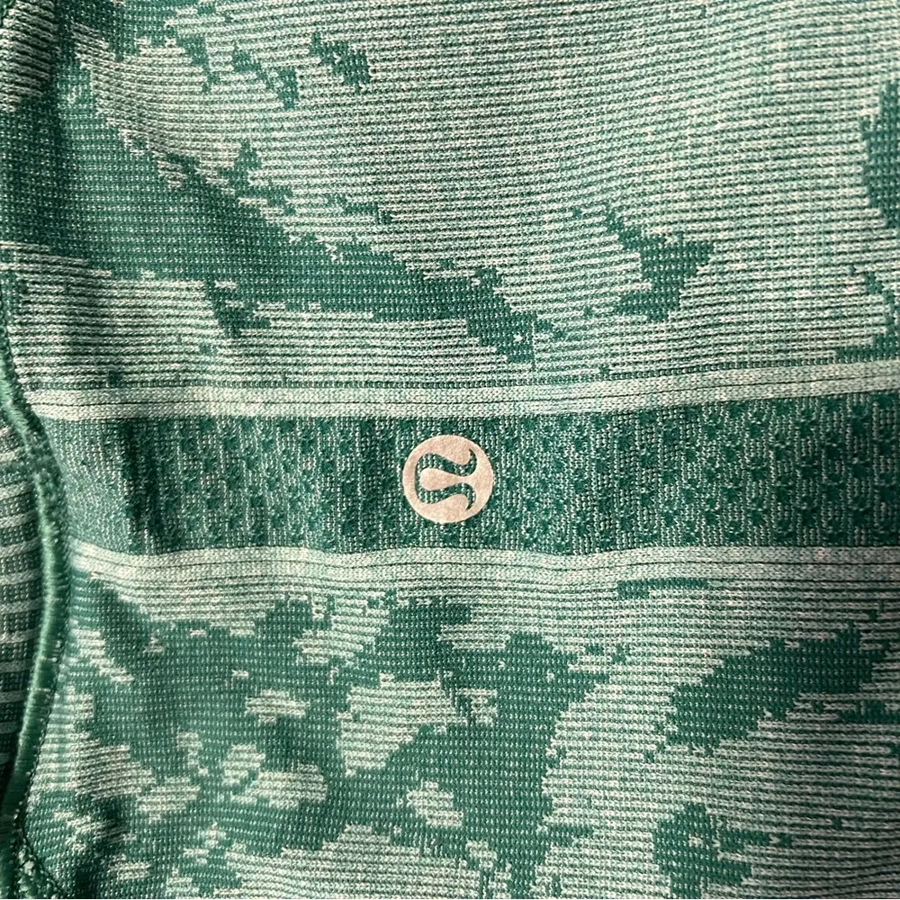 Lululemon Athletica Teal Patterned Swiftly short sleeve - Image 4