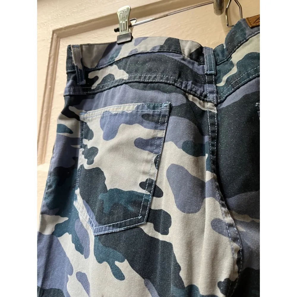 Bill Blass Easy fit Blue White Sparkly Camo cropped Jeans capris Size 14 - Image 5