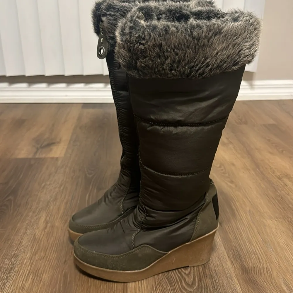 JUICY COUTURE Faux Fur Lined Knee High Platform Wedge boots Full Zip Green SZ 8 - Image 5