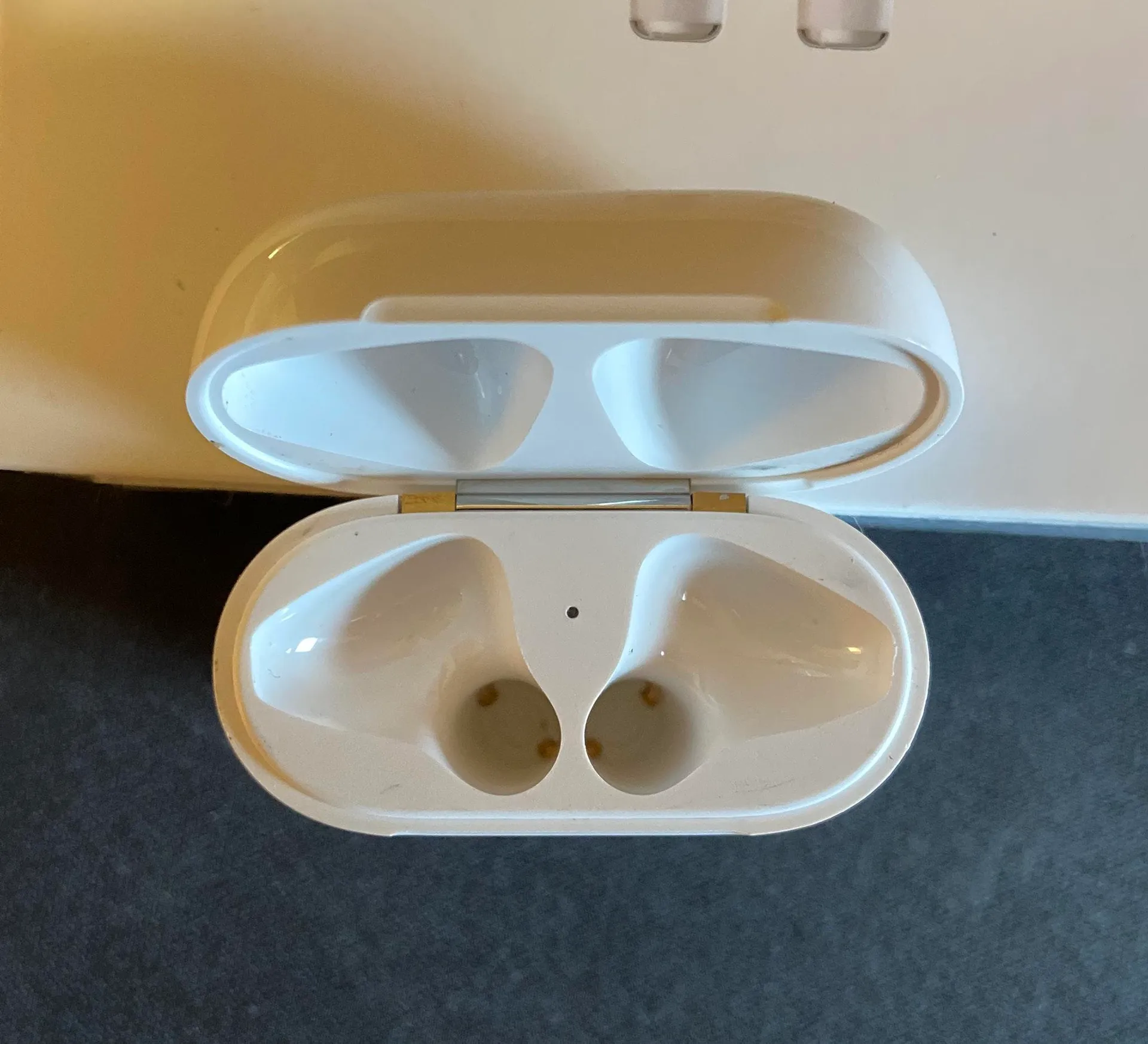 Apple AirPods - Image 5