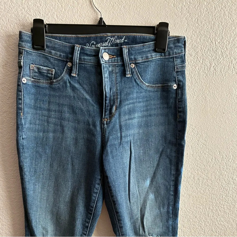 Universal Threads Universal Thread Women's Blue Distressed Jeans 6 - Image 4