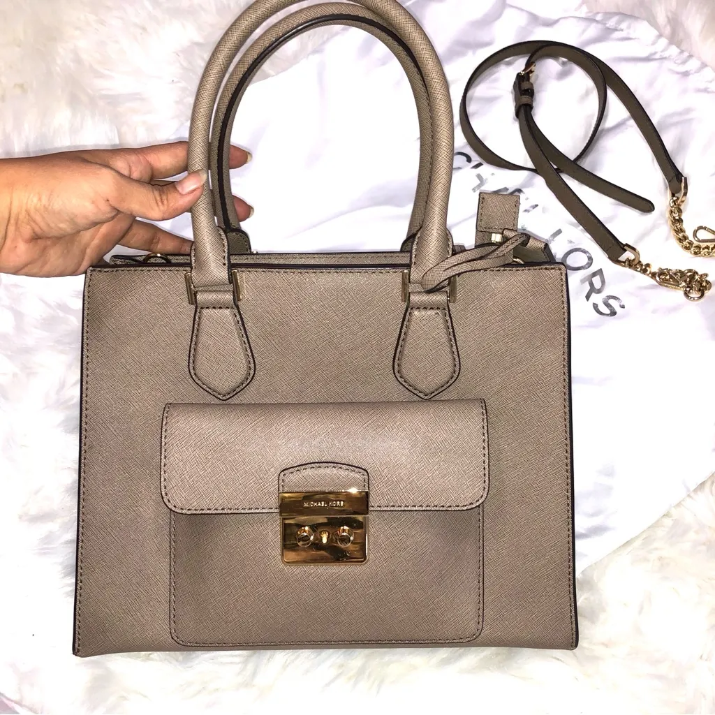 Michael Kors Bridgette Medium East West Saffiano Leather Handbag - Image 3