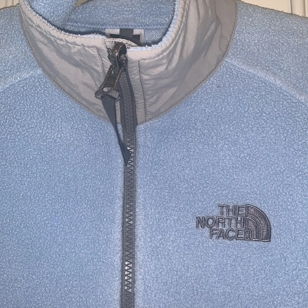 The North Face women’s zip up Polartec fleece jacket size small - Image 2