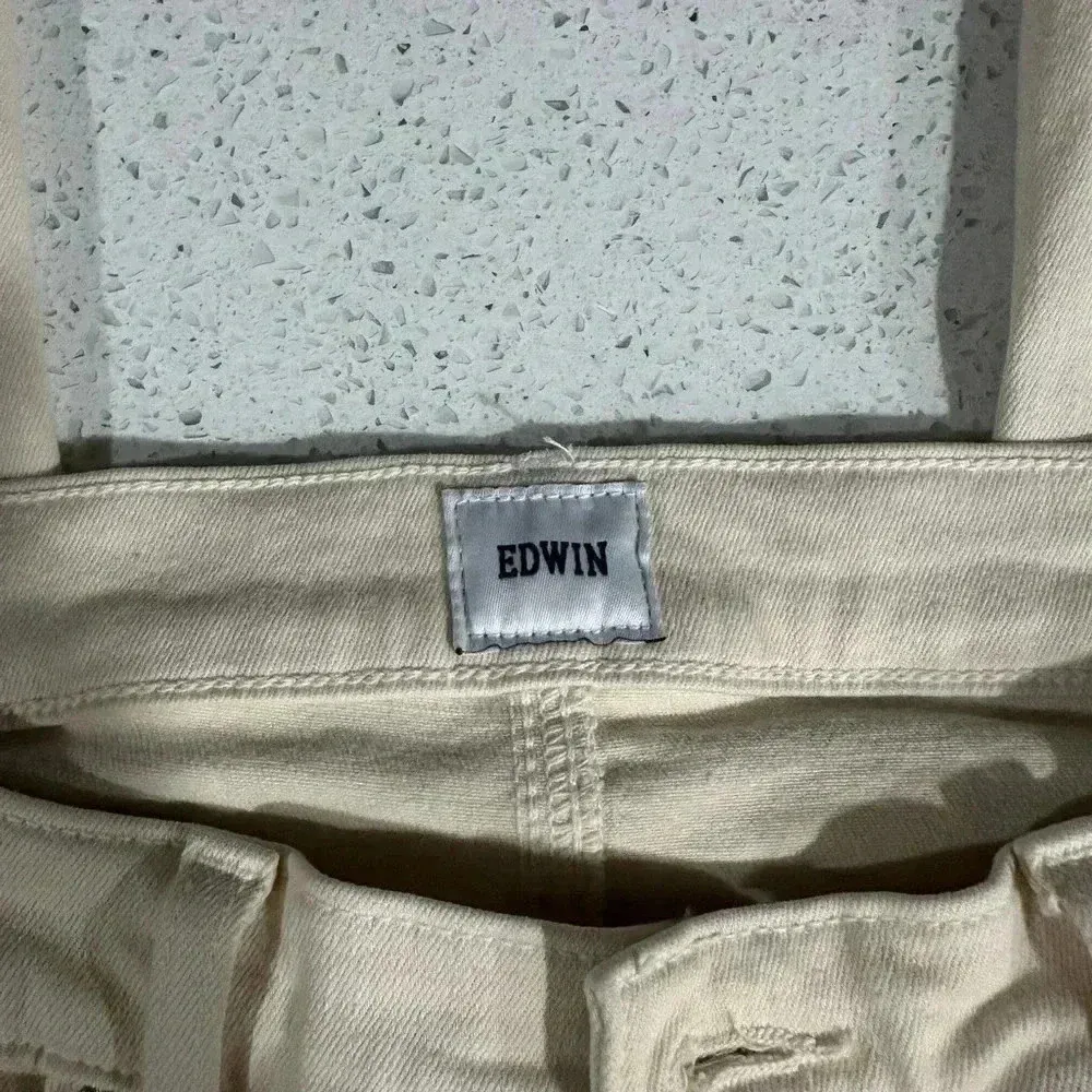 ANTHROPOLOGIE Edwin Jeans Raw Hem Size 28 EUC - Image 5