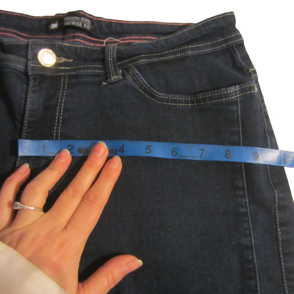 Lee Women Midrise Fit Dark Wash Denim Jean Shorts Size 12 - Image 8