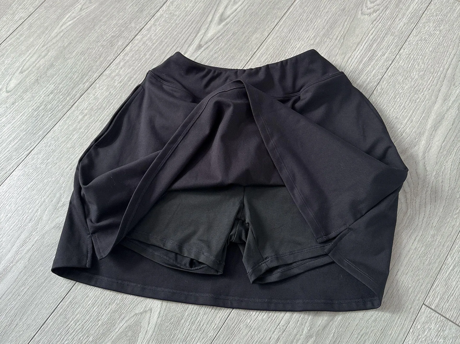 Black mini skort with pockets - Image 3