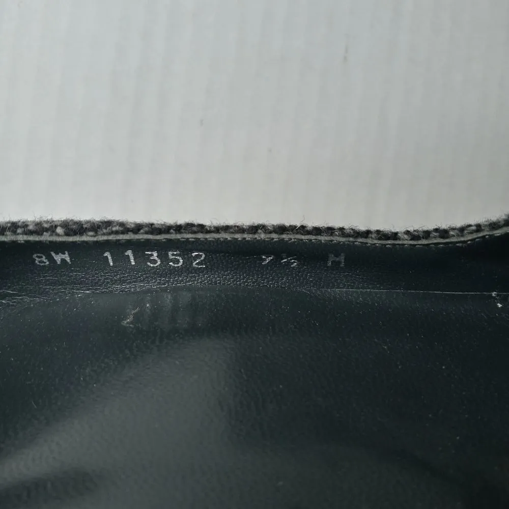 Stuart Weizman gray heels with embalishment - Image 10