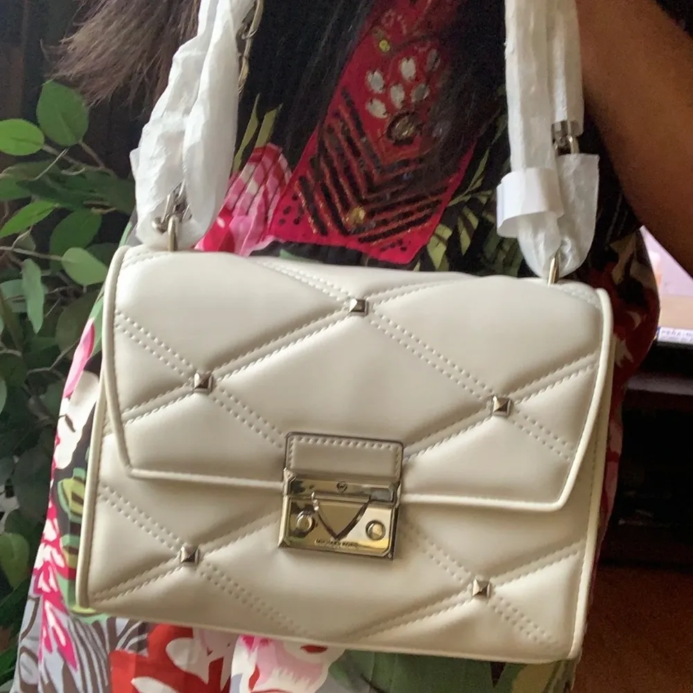 Authentic Michael KORS smooth leather studs Flap shoulder/Crossbody - Image 15