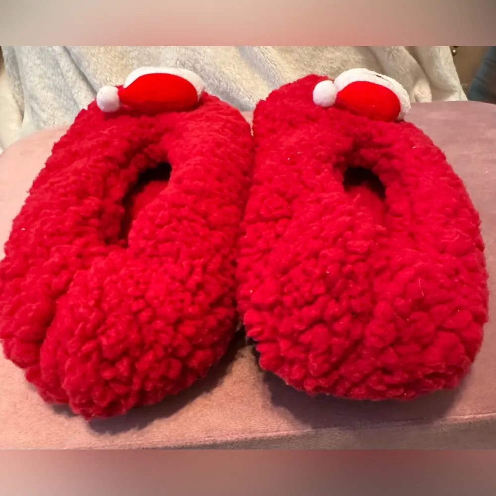 Red fleece Santa slippers - Image 5