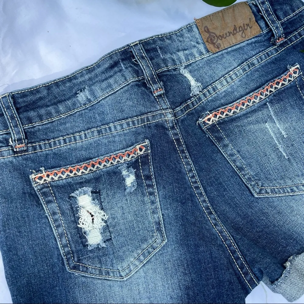 Soundgirl Distressed Aztec Boho Shorts - Image 11