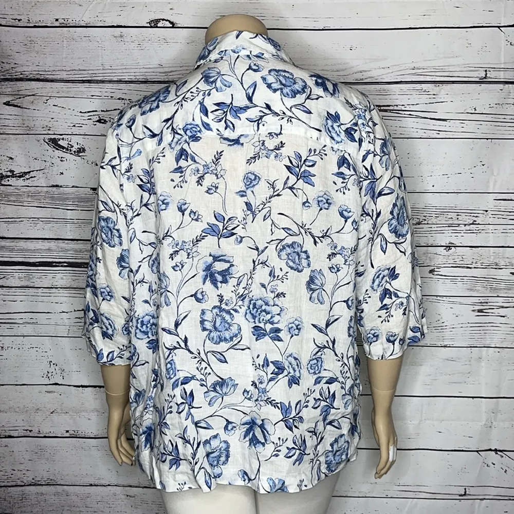 Cynthia Rowley Size 1X White - Blue Floral Print Linen Split V-Neckline Top - Image 5
