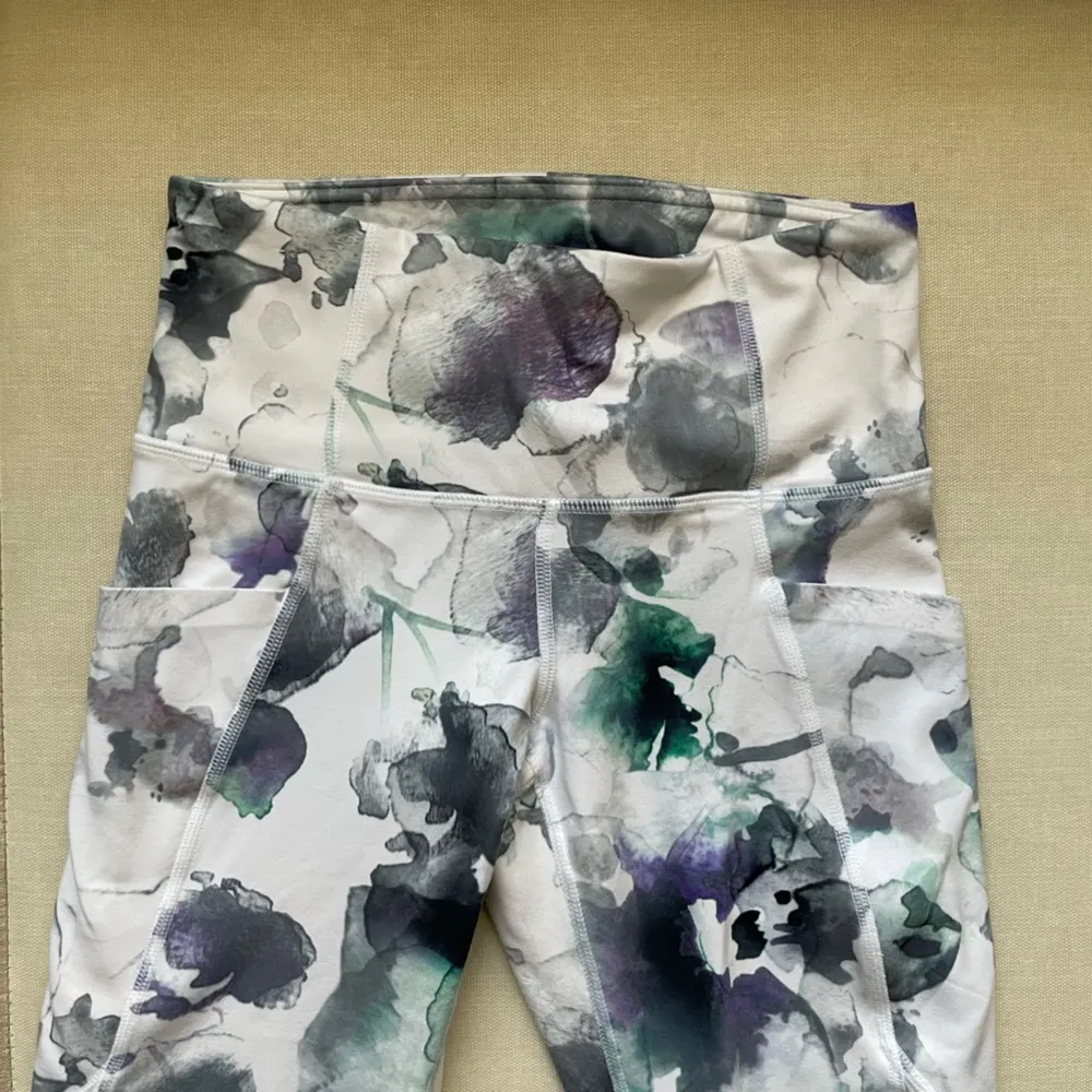 Salutation Stash Pocket High Rise 7/8 Legging - Image 2